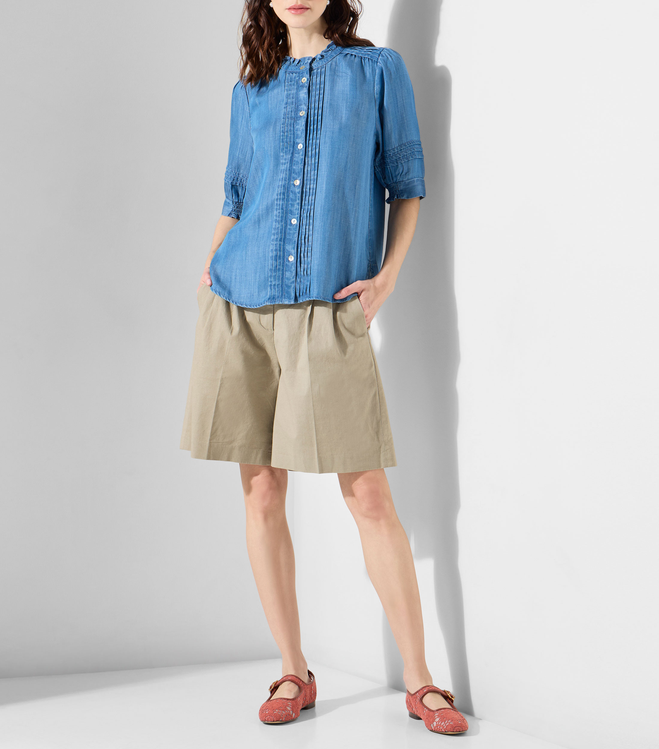 Camisa lisa con cuello mao y manga corta Mujer